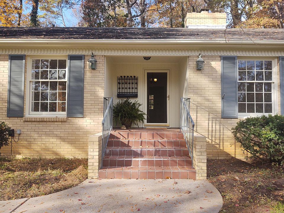 WELCOME HOME TO THIS GARDEN SPOT IN THE HEART OF BEARDEN

AVAILABLE FEBRUARY 1ST

PRIME PRIME LOCATION