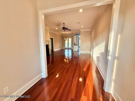 3rd image of 605 Calistoga Dr