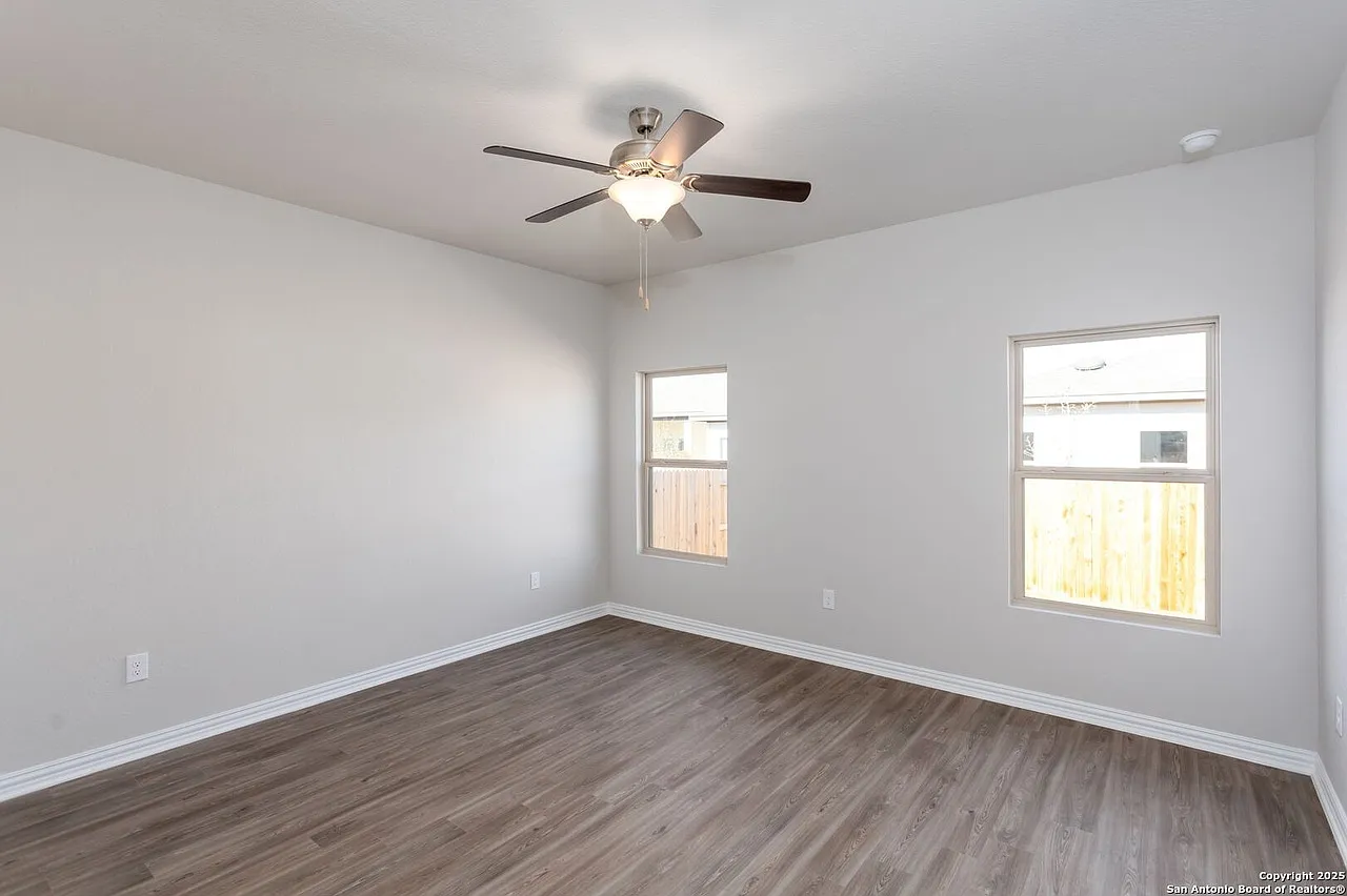 3 bed, 1300 sqft, $1,675 — Photo 3