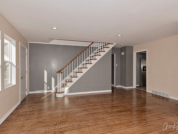 4th image of 4704 Parkview Dr