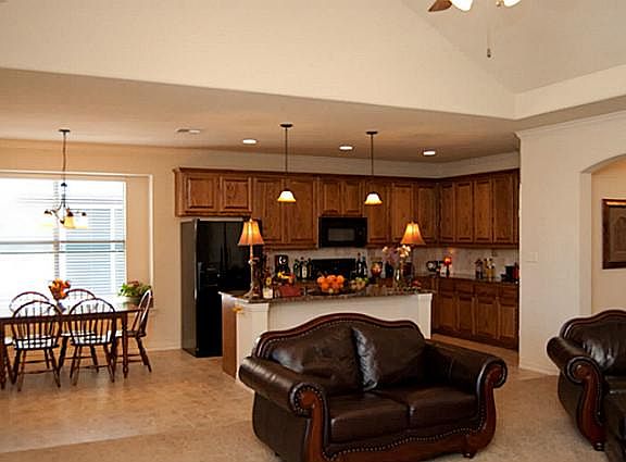 2nd image of 2712 Sequoia Ln