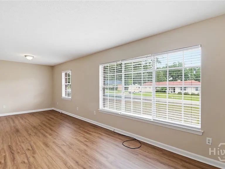 519 Gleason Ave — Photo 5