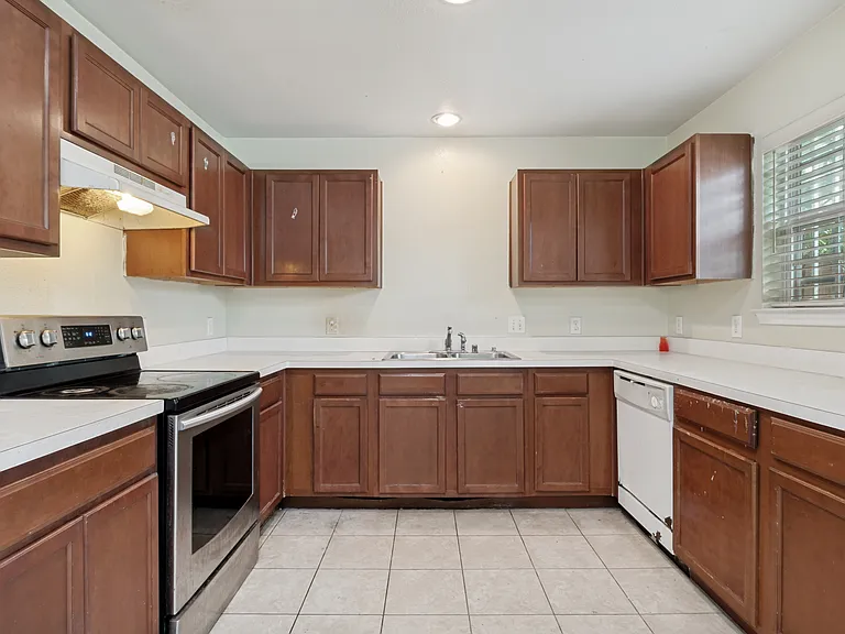 1834 Bayside St — Photo 11