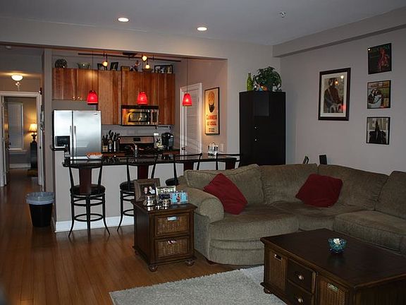 3rd image of 723-25 Bainbridge St #B