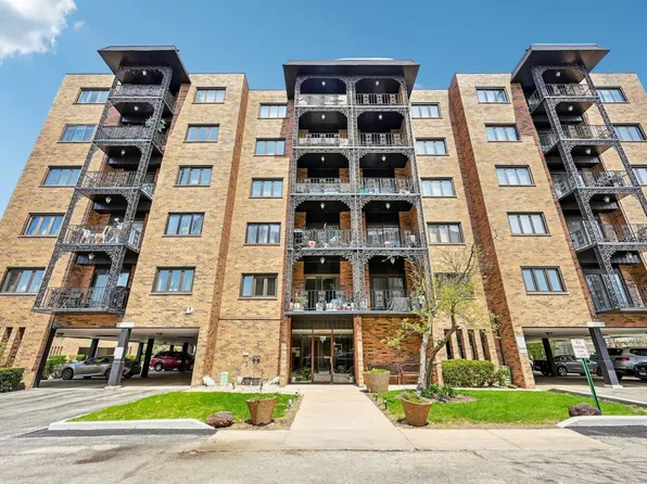 9332 Landings Ln Unit 205, Des Plaines, IL 60016