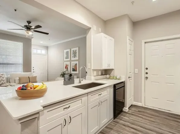 Pinnacle Apartments