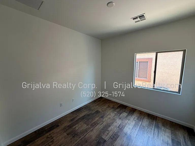 880 W Calle Valenciana — Photo 14