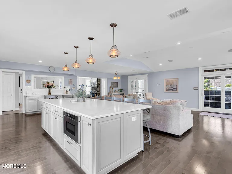 375 Kildare Dr — Photo 12