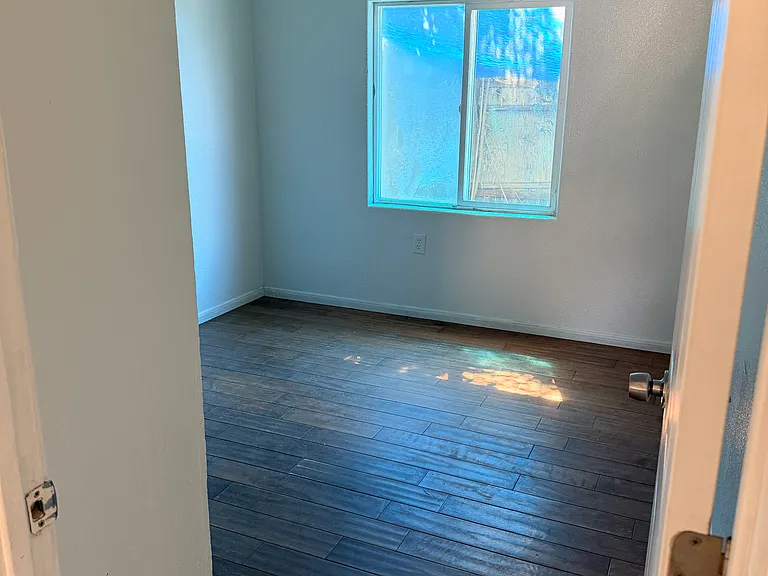 2120 N Sierra Way — Photo 9