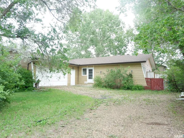 235 King Street, Coronach, SK S0H 0Z0