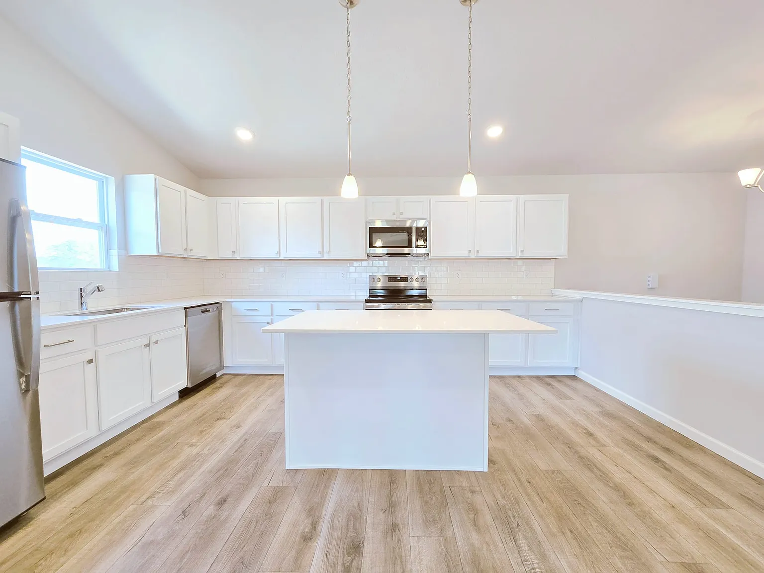 4 bed, 2072 sqft, $2,800 — Photo 4