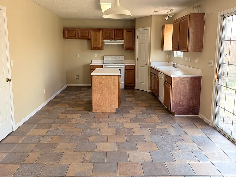2610 Chatfield Dr — Photo 6