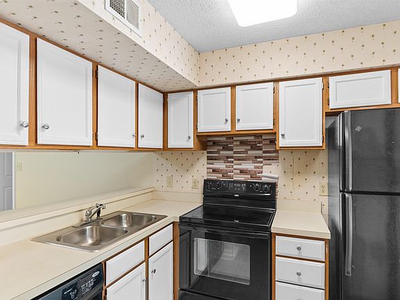 5th image of 4601 Greenbriar Dr. #202A