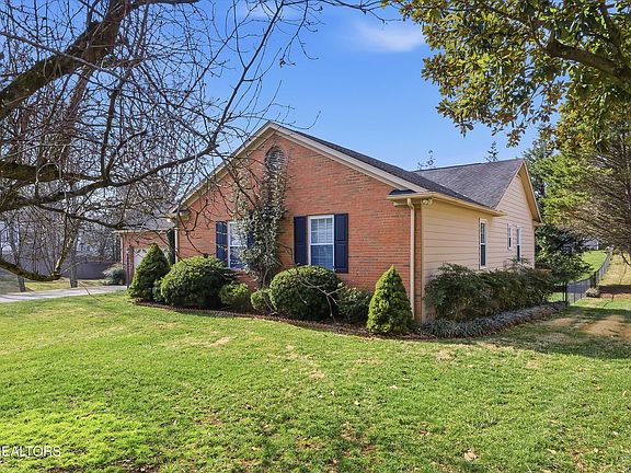 3rd image of 721 Kimbee Rd