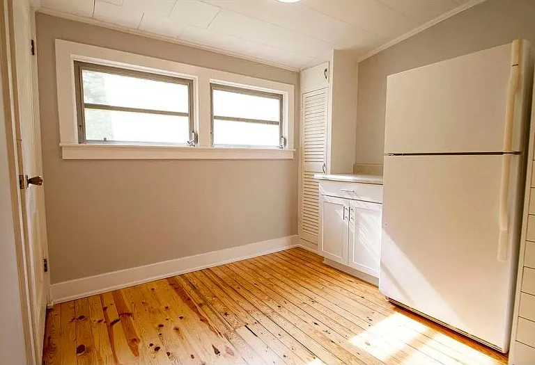 209 Moore Ave — Photo 2