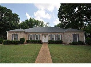 184 E Lawnwood Dr, Collierville, TN 38017
