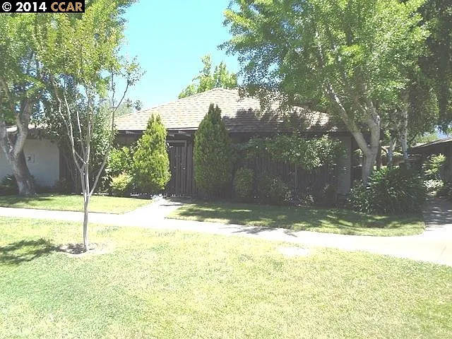 5496 Roundtree Dr APT A photo 1