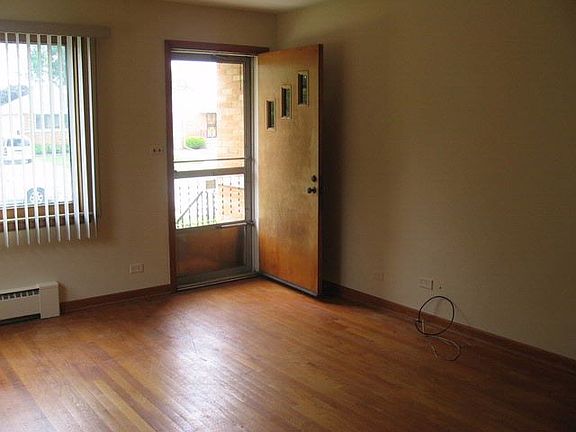 4th image of 4224 N Oketo Ave