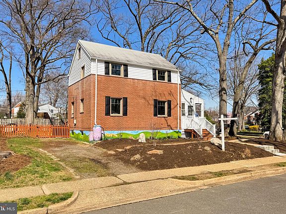 2nd image of 4755 1st St N