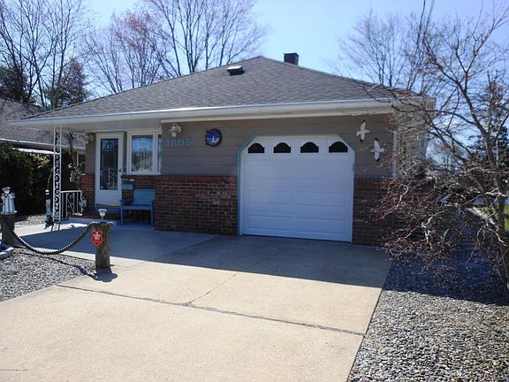 3rd image of 1805 Yorktowne Blvd