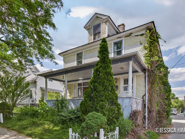 211 Trowbridge St NE, Grand Rapids, MI 49503