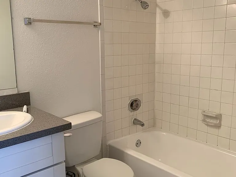 Emerald Cove Apartments — Photo 148