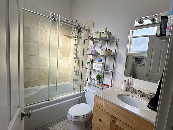 5th image of 509 N Hartland Ct