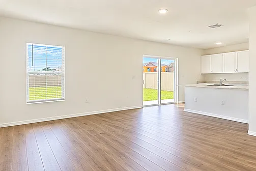 5 bed, 3.0 bath, 2470 sqft, $2,600 — Photo 1