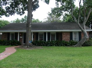 6225 Meadow Lake Ln, Houston, TX 77057