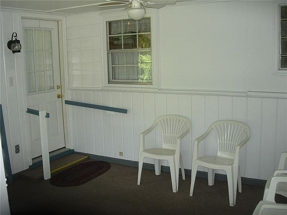 5th image of 420 Mahony Ave