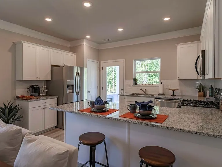 825 Lottie St — Photo 11