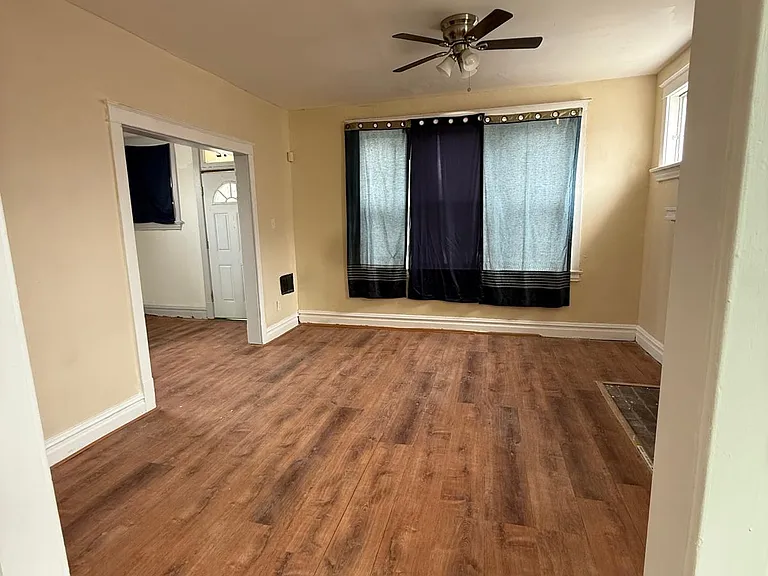 4872 San Francisco Ave — Photo 2