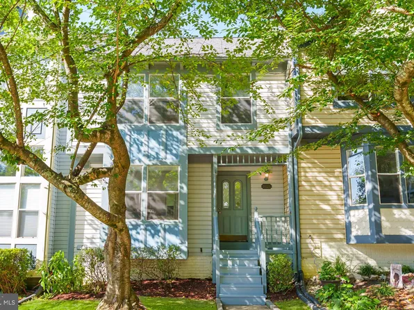 9626 Pierrpont St, Burke, VA 22015