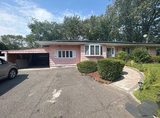 58 Stepney Ln, Brentwood, NY 11717