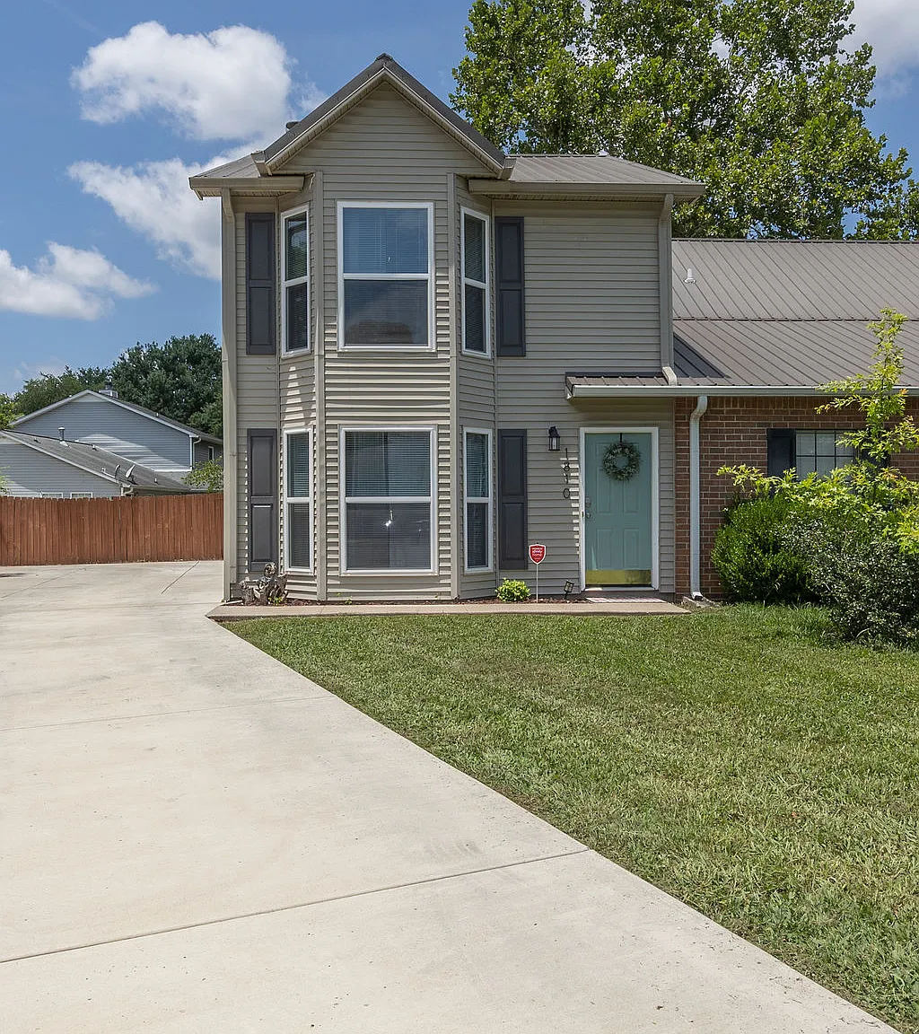 1810 Violet Ct — Photo 1