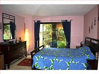 1st image of 952 Apricot Ave