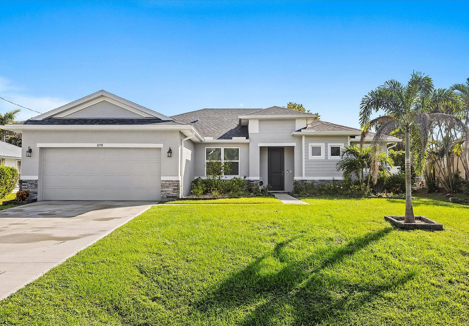 4 bed, 2.5 bath, 2077 sqft, $3,000 — Photo 1