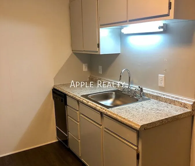 1025 Klyce St #3 — Photo 5