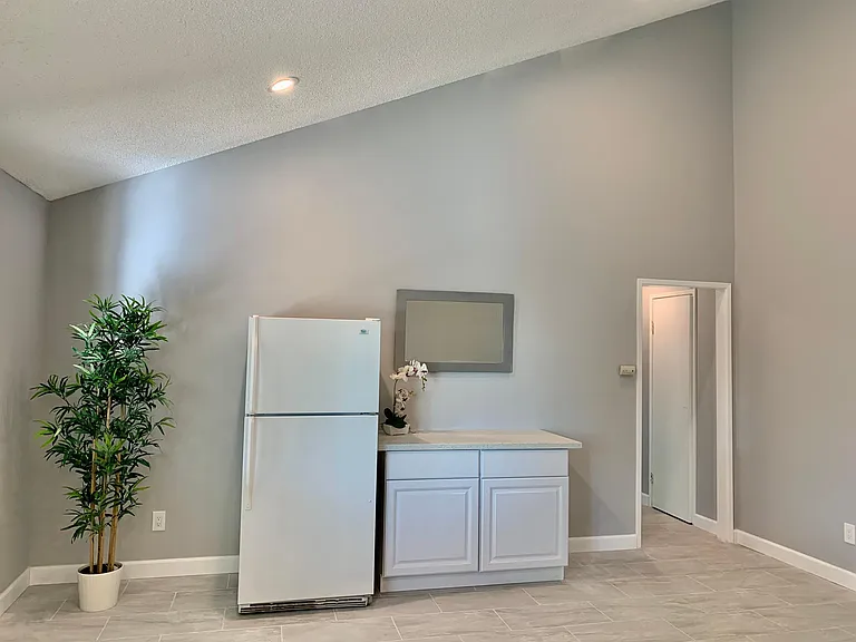 3405 Valencia Hill Dr — Photo 10