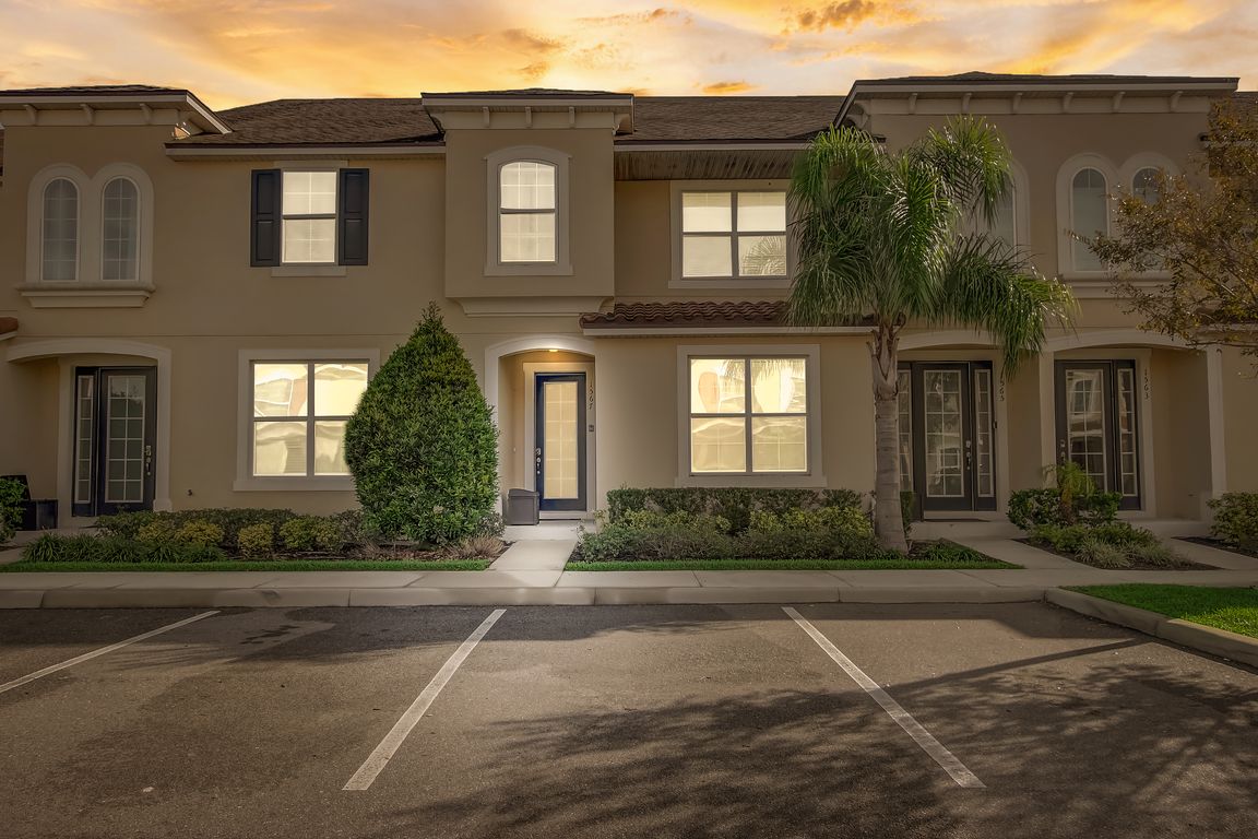 Carey Palm Cir - VT-001