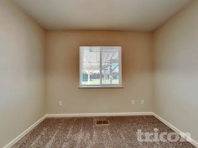 17700 Smoketree Ct — Photo 12