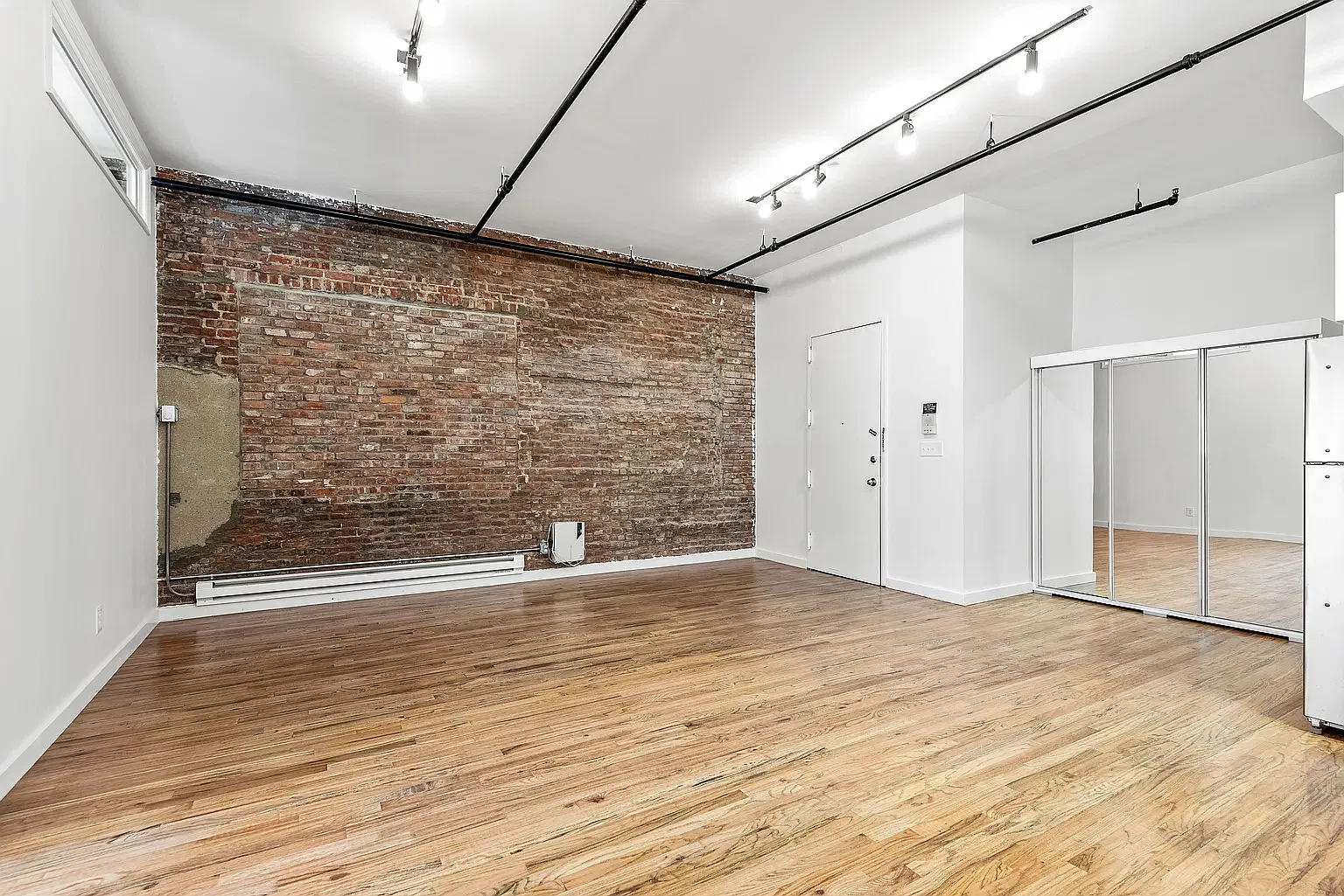 16 Manhattan Avenue — Photo 1