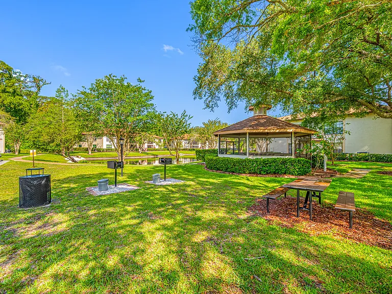 3301 Crystal Ct #D — Photo 40