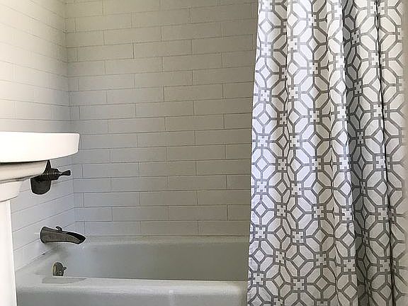 Upper level full bath