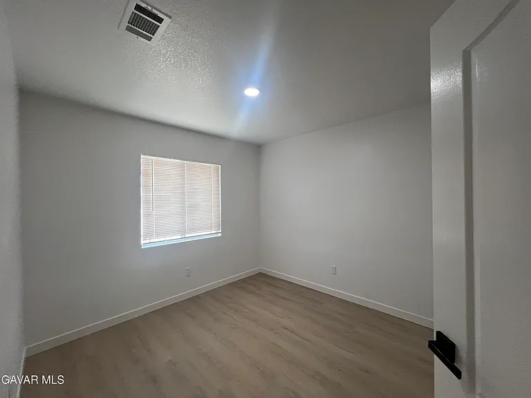 1943 Pengilley Ave — Photo 11
