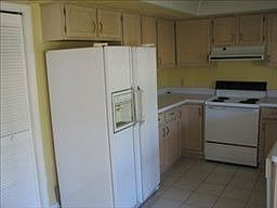 3rd image of 2580 Desoto Blvd S