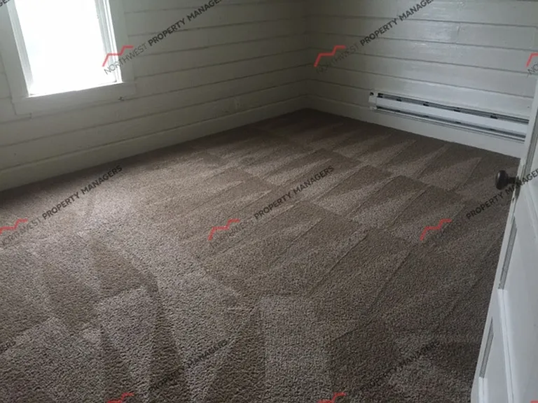 901 NW Saint Helens Ave — Photo 13