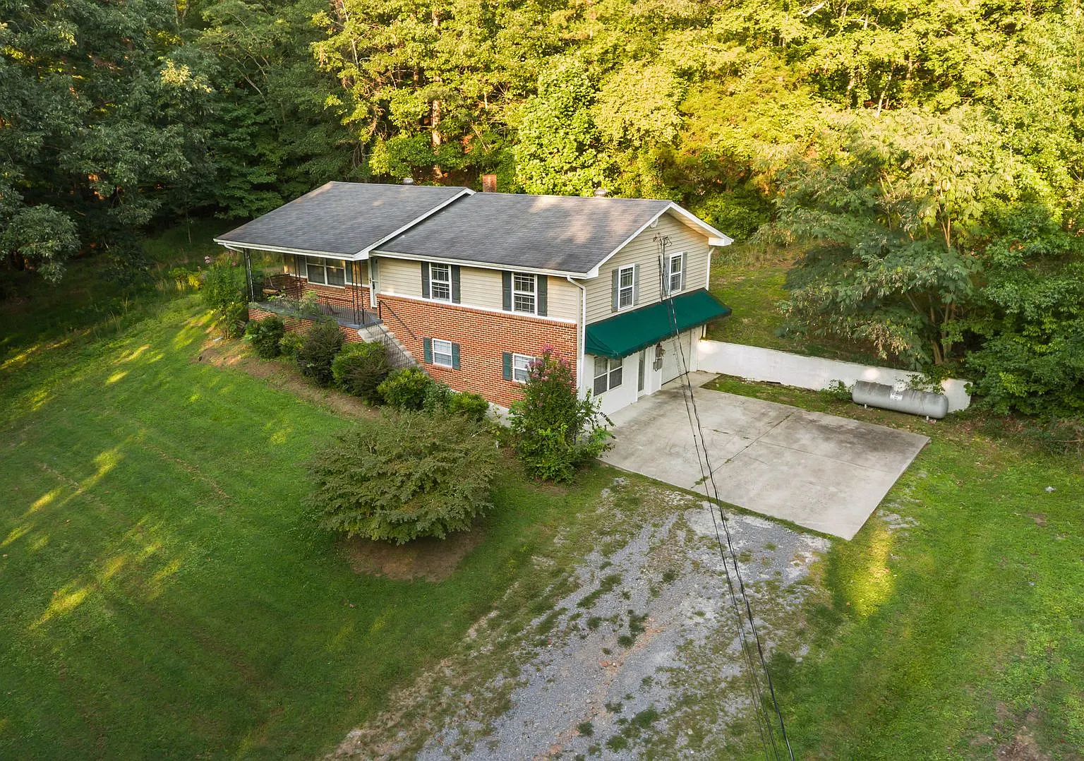 3 Bedroom 2.5 Bath House — Photo 2