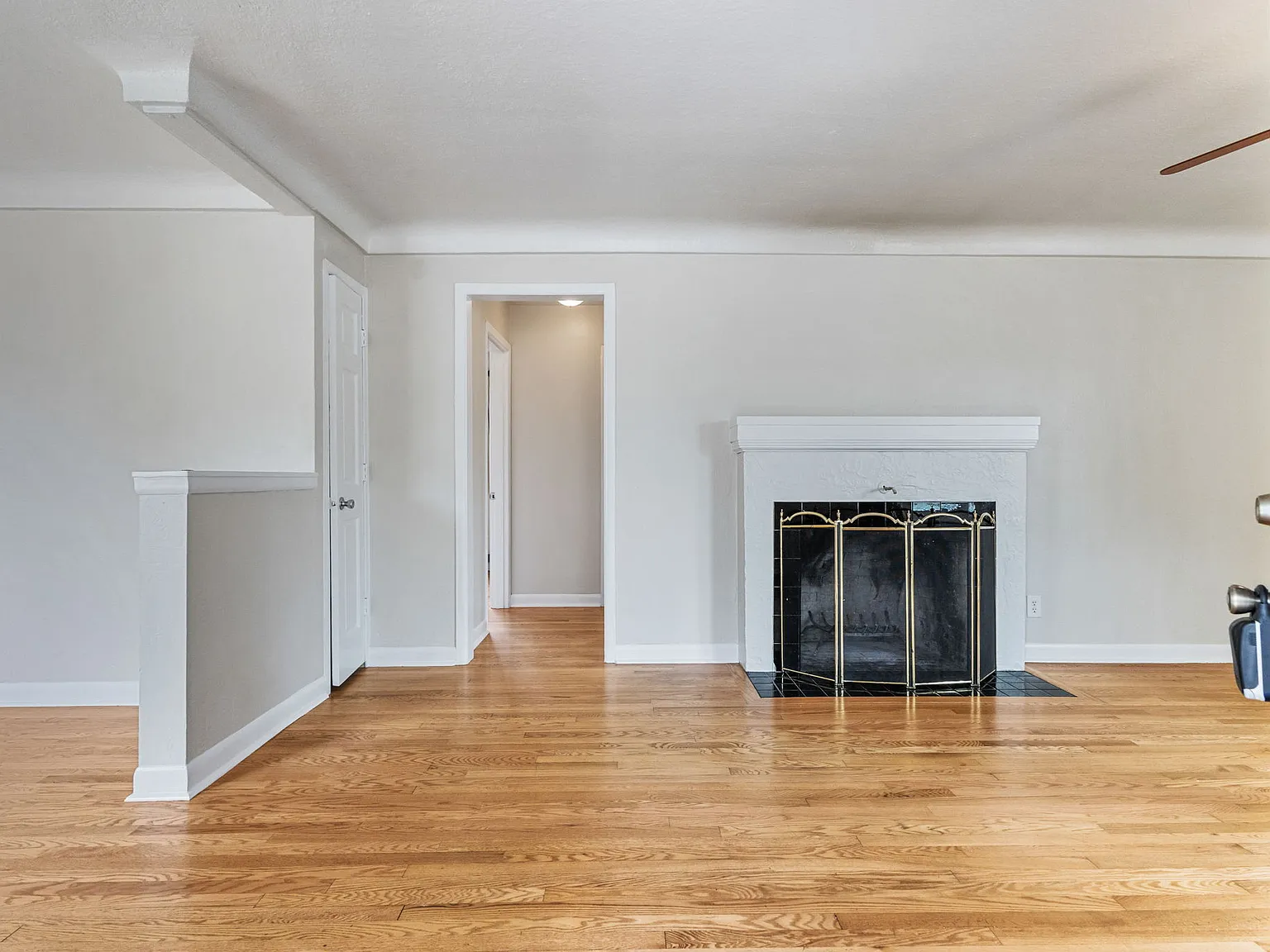 2 bed, 892 sqft, $1,825 — Photo 3
