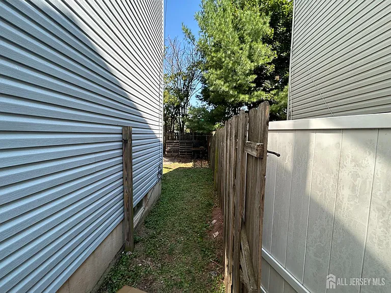 13 Hampton Rd #B — Photo 13